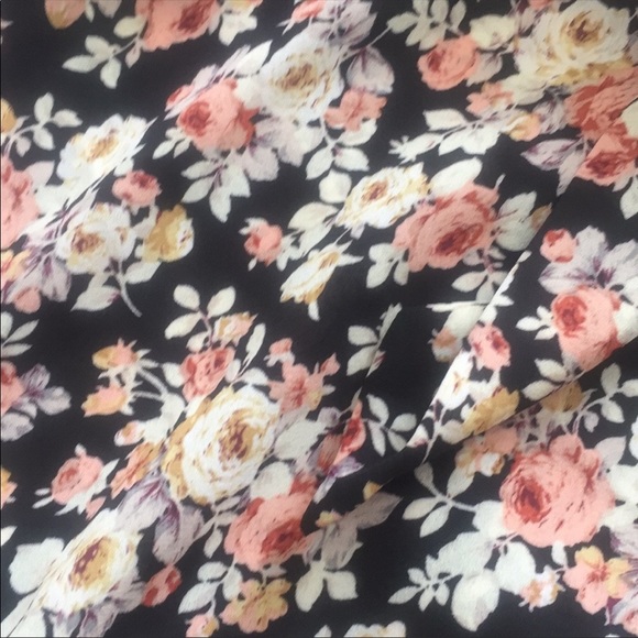 Beautiful Floral Rose Off Shoulder Top w/ tie - Picture 6 of 7